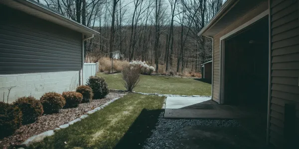 A home's defensible space zones with a clean perimeter, trimmed shrubs, and reduced vegetation.